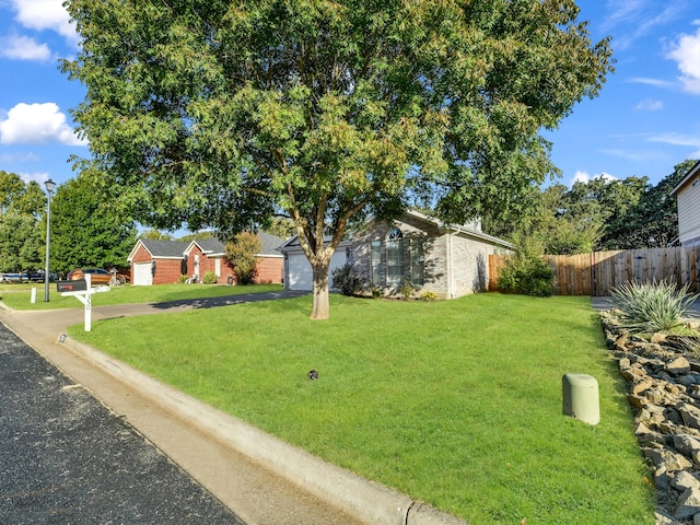 view of front of house featuring a front yard