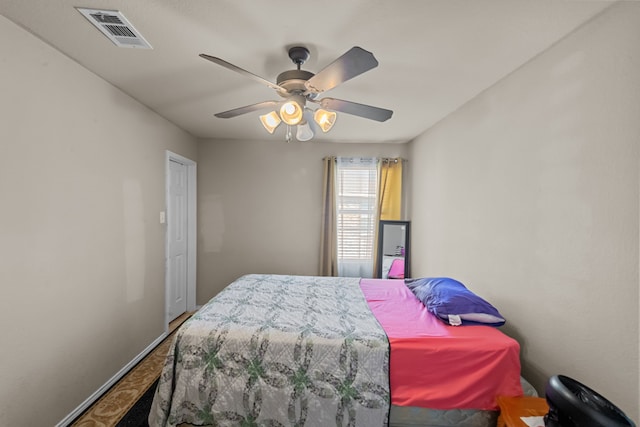 bedroom with ceiling fan