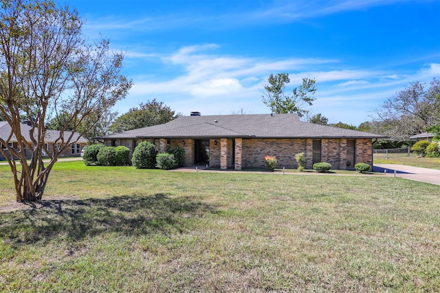 ranch-style home featuring a front yard