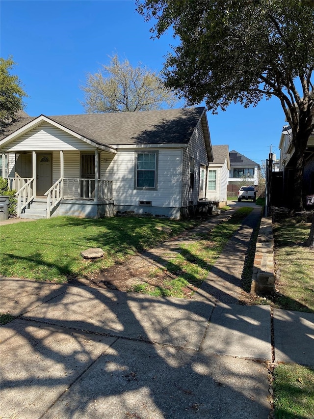 view of front facade with covered porch and a front lawn