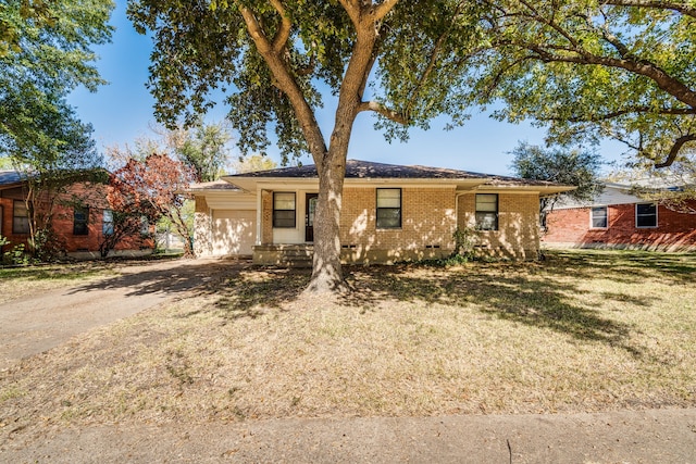 ranch-style house with a front yard