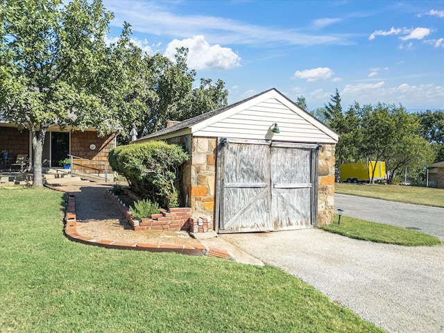 view of outdoor structure featuring a yard