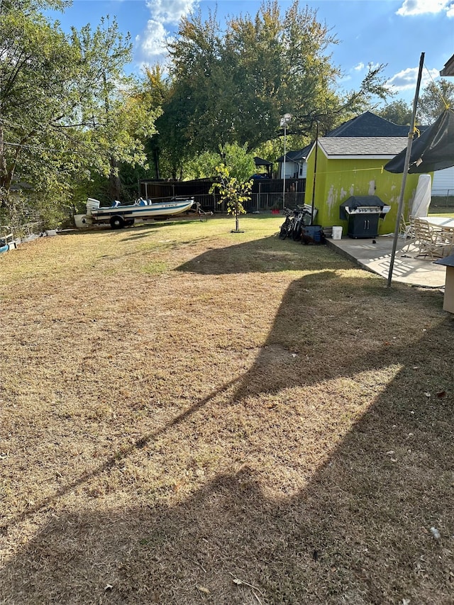 view of yard with a patio