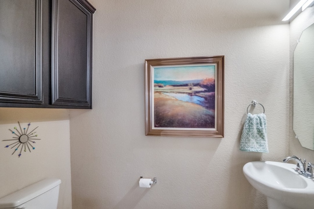 bathroom featuring toilet and sink