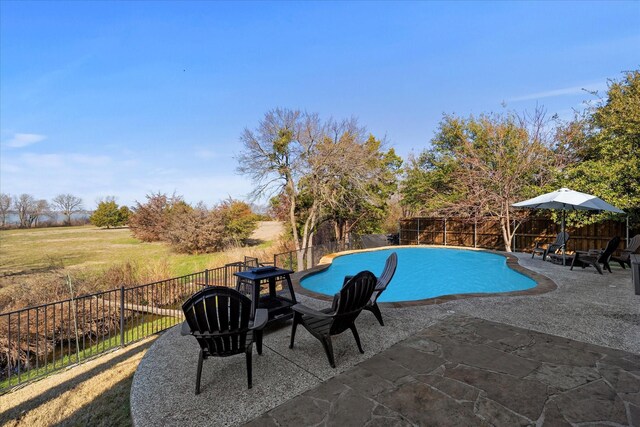 view of swimming pool featuring a patio