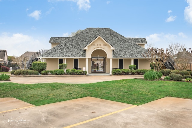 view of front of house featuring a front yard