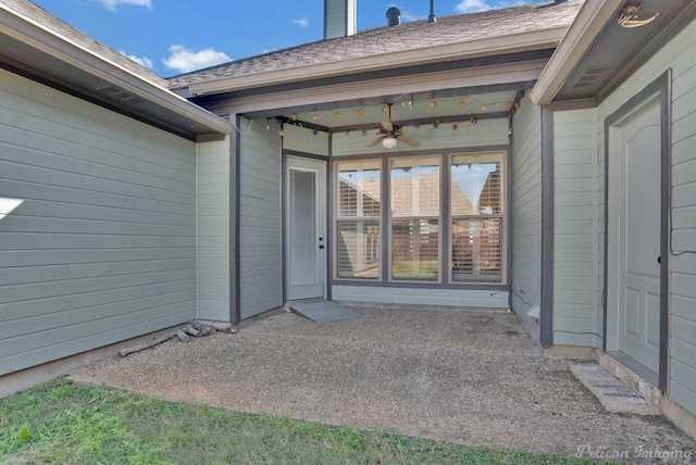 property entrance featuring ceiling fan