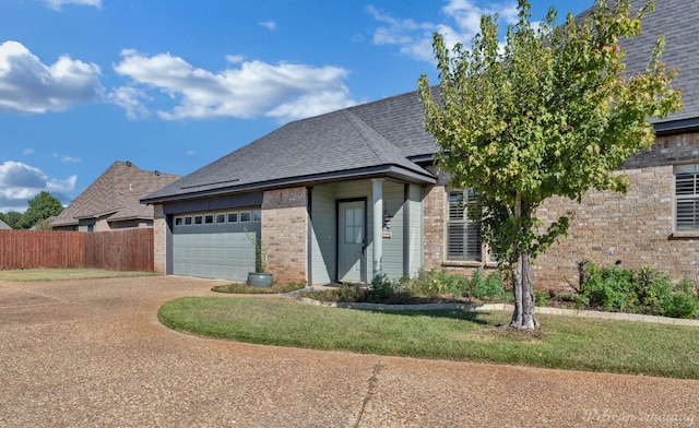 view of front facade featuring a front lawn and a garage