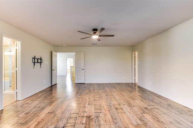 unfurnished room featuring light wood-style flooring and a ceiling fan