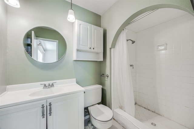 bathroom featuring vanity, curtained shower, and toilet