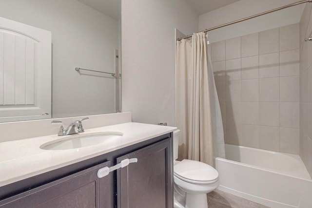 full bathroom with shower / tub combo with curtain, vanity, and toilet