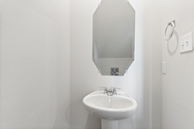 bathroom featuring sink