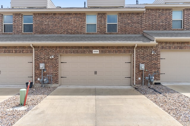 townhome / multi-family property featuring a garage