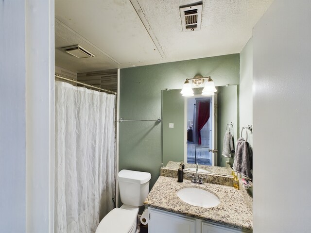 9747 Whitehurst Dr Unit 146, Dallas, TX 75243 - full bathroom featuring vanity, toilet, and curtained shower