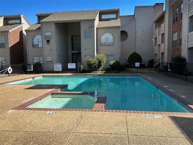 view of swimming pool