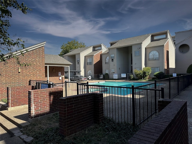 view of swimming pool