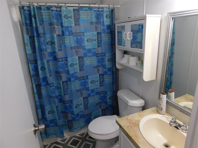 bathroom featuring vanity, a shower with shower curtain, and toilet