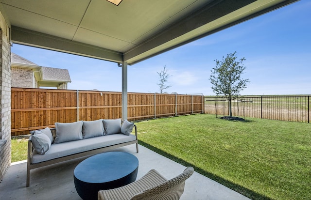 view of yard featuring outdoor lounge area and a patio