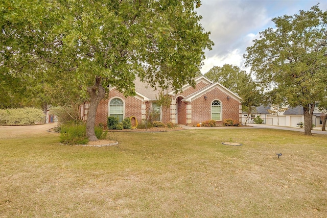 view of front of home featuring a front yard and a garage