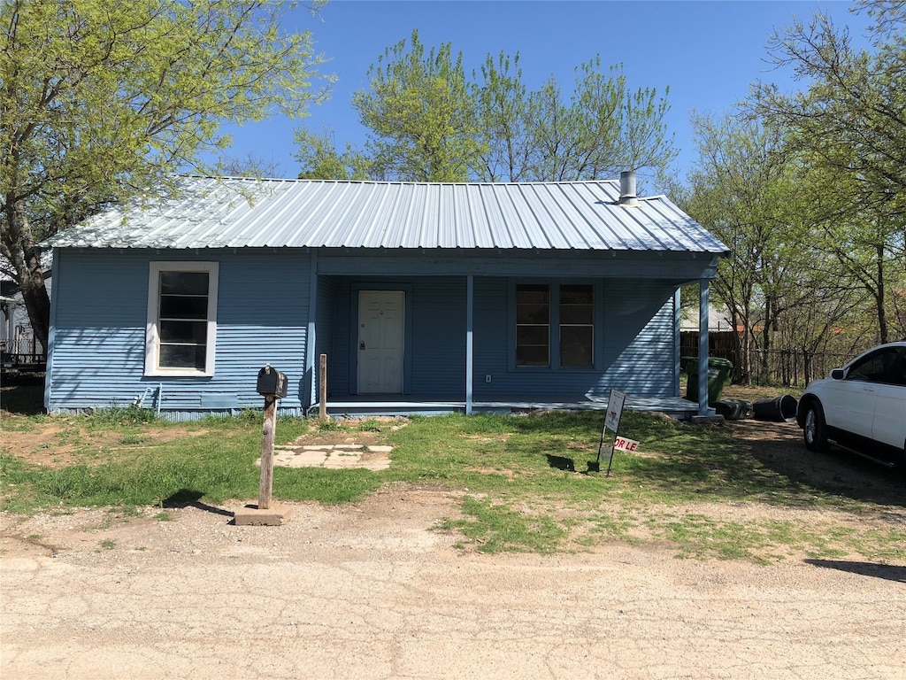 view of front of house featuring a porch