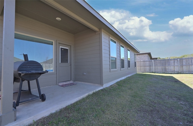 view of yard featuring a patio