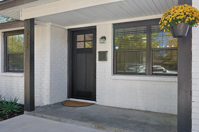 doorway to property with covered porch