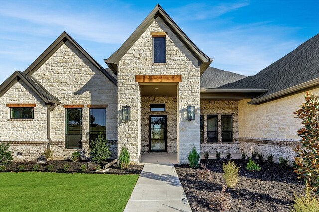 view of front of house with a front yard