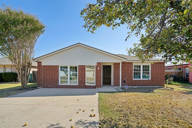 view of front of house featuring a front yard and a patio