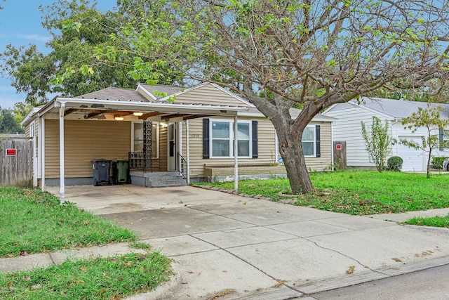 view of front of property with a front yard