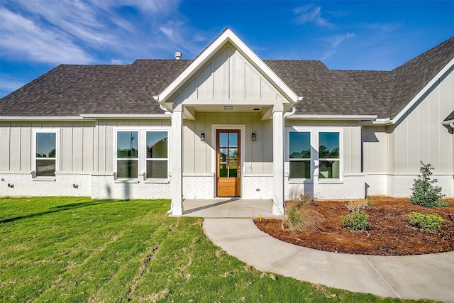 view of front of home with a front yard