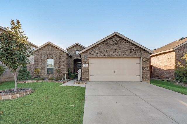 view of front facade featuring a front yard and a garage