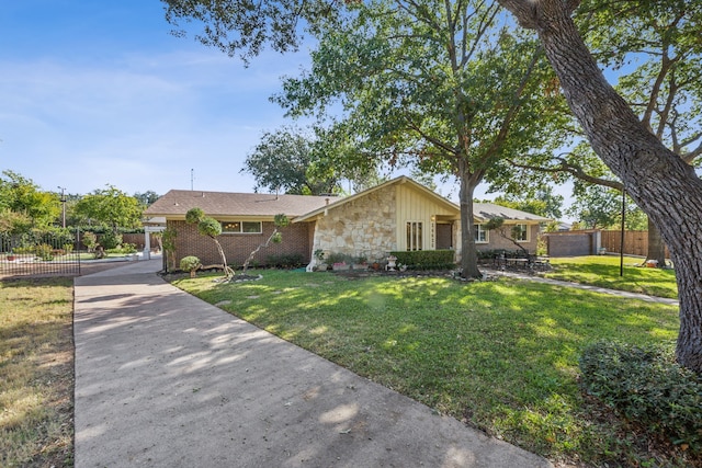 ranch-style house featuring a front lawn