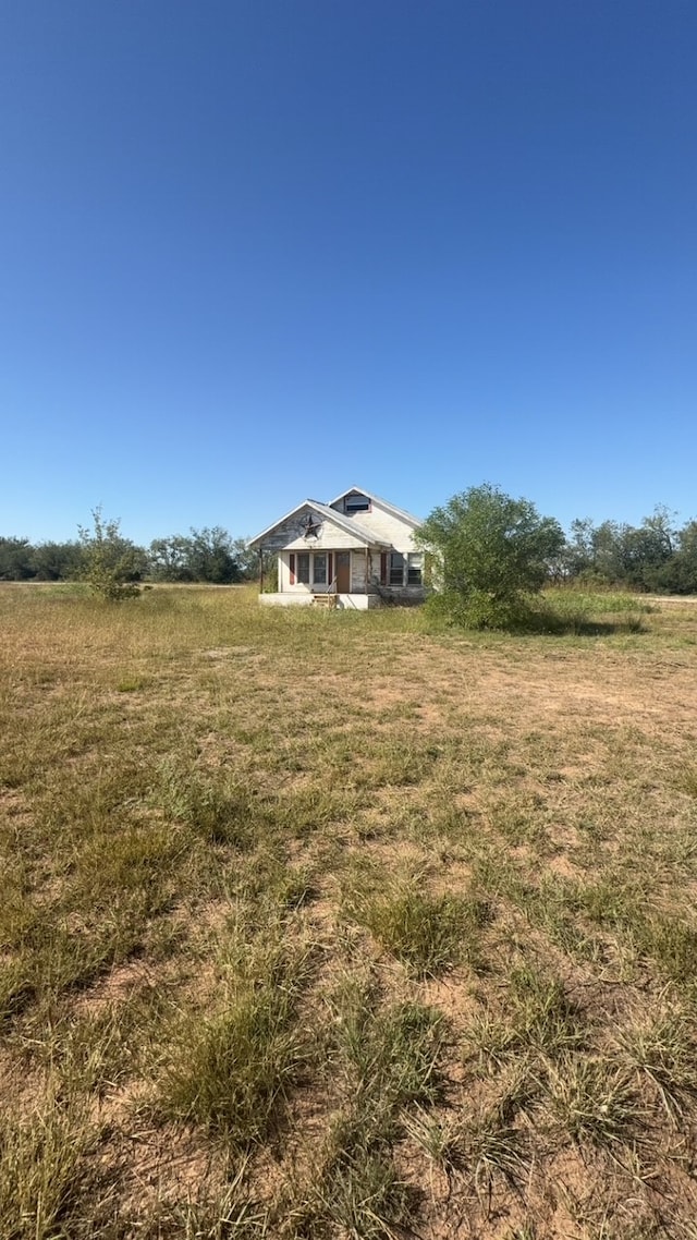 view of yard with a rural view