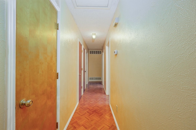 406 Rita Ln, Duncanville, TX 75116 - hallway with baseboards