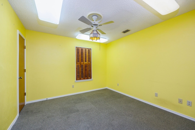 carpeted empty room with a textured ceiling and ceiling fan