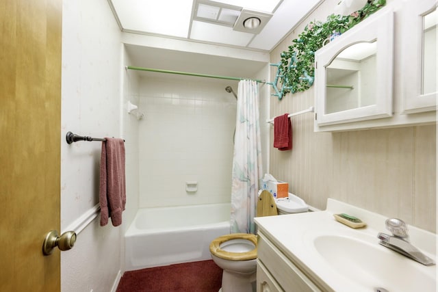 406 Rita Ln, Duncanville, TX 75116 - bathroom featuring shower / tub combo with curtain and vanity