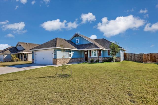 craftsman house featuring a front lawn and a garage