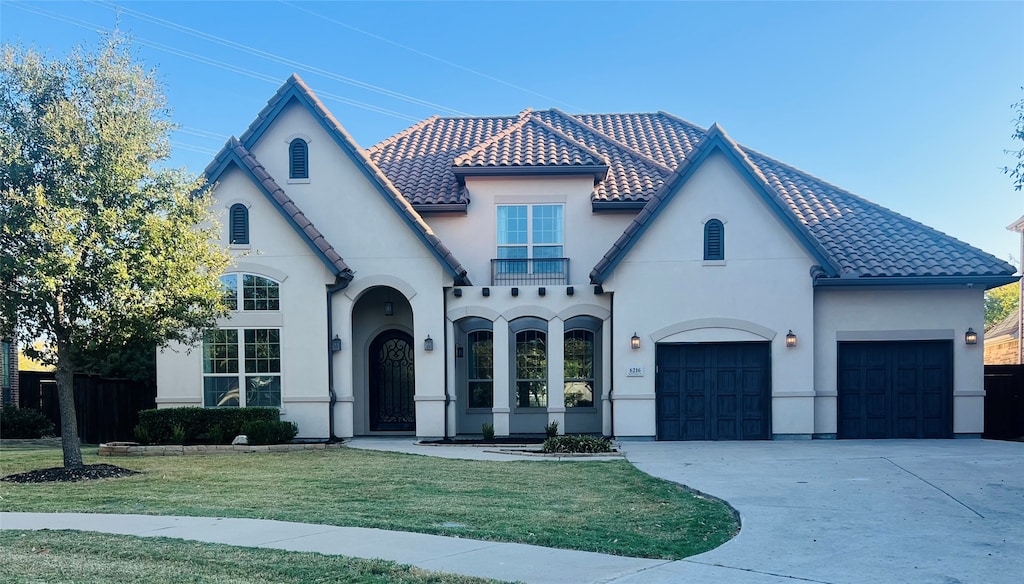 view of front of house featuring a front yard and a garage