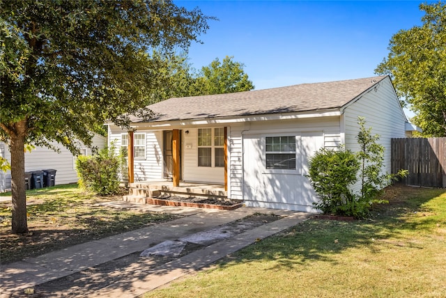 view of front of property with a front yard