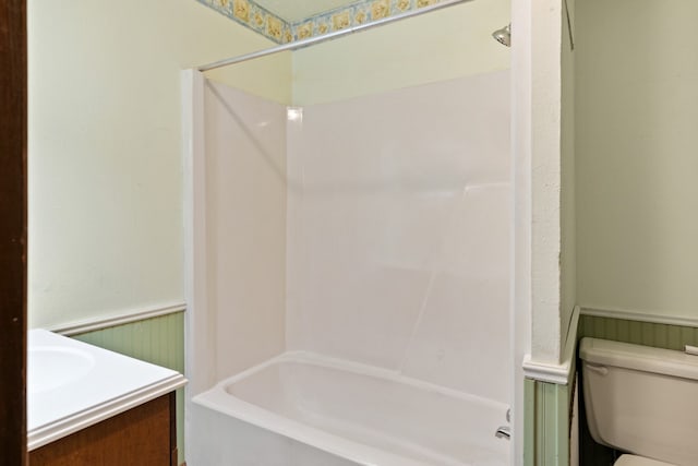 112 Crocker Rd, Malakoff, TX 75148 - bathroom with a wainscoted wall, toilet, vanity, and shower / bathtub combination