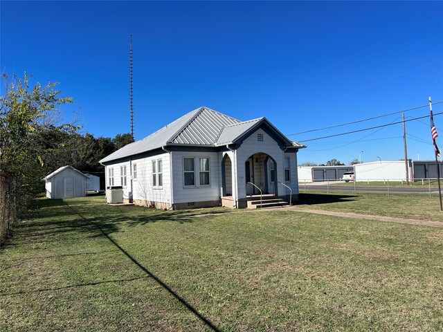 view of side of property