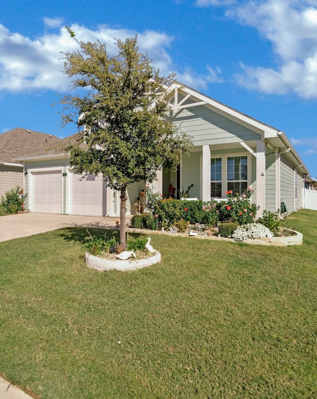 view of front of property featuring a front yard and a garage