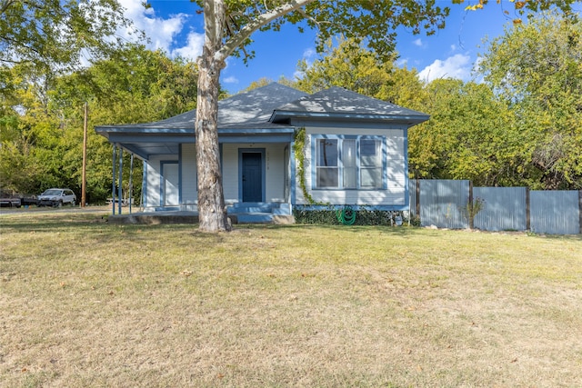 view of front of home featuring a front lawn