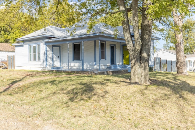 view of front of house with a front lawn and covered porch