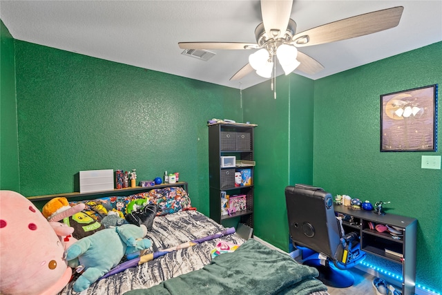 bedroom featuring ceiling fan