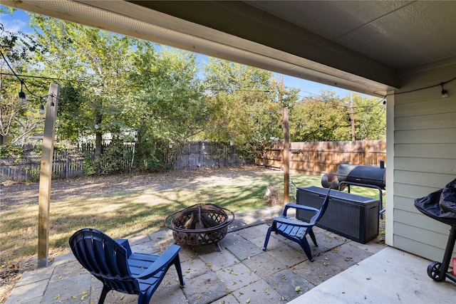 view of patio with an outdoor fire pit