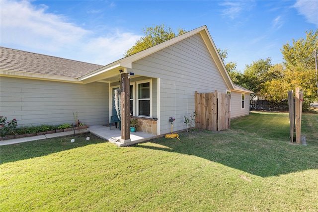 exterior space featuring a front yard