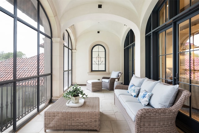 sunroom with lofted ceiling