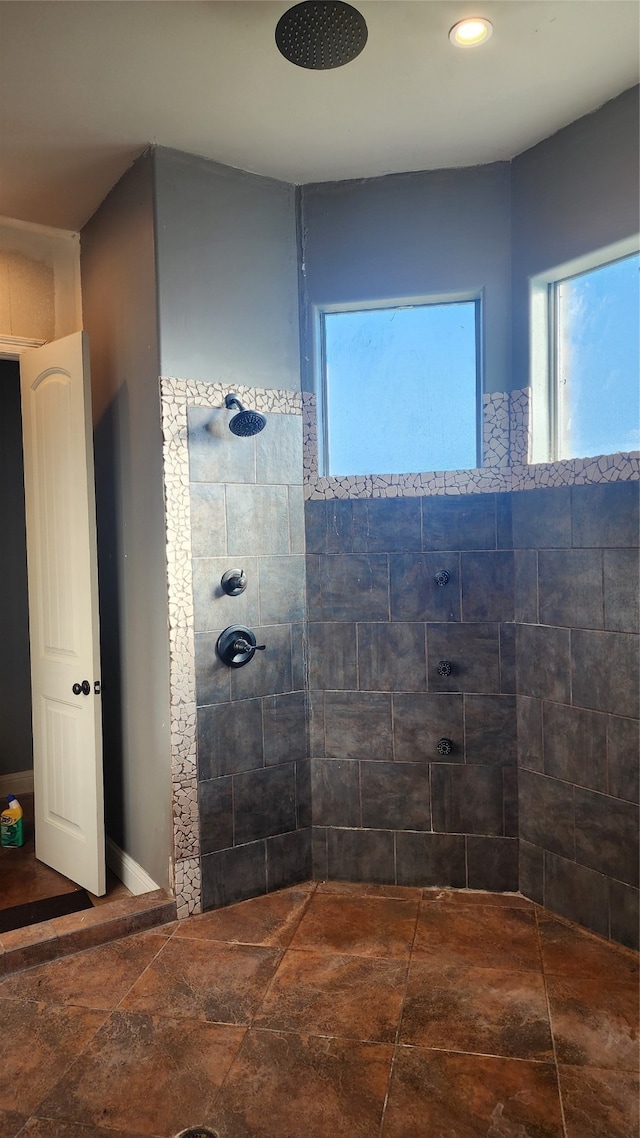 bathroom featuring a tile shower