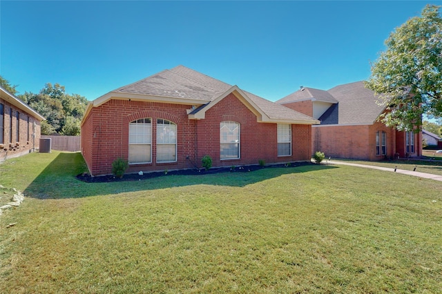 view of front of property with a front yard